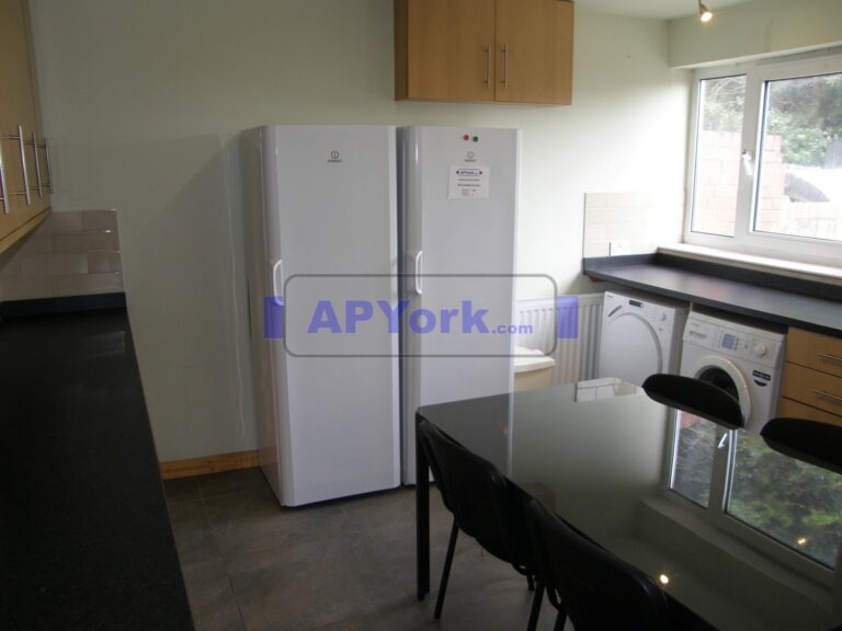 crombie ave 100 04 768x576