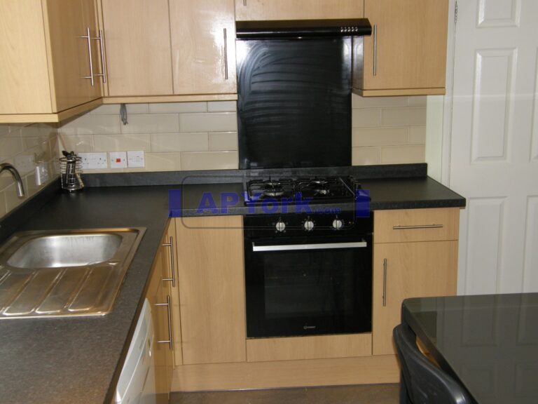 crombie ave 100 07 768x576