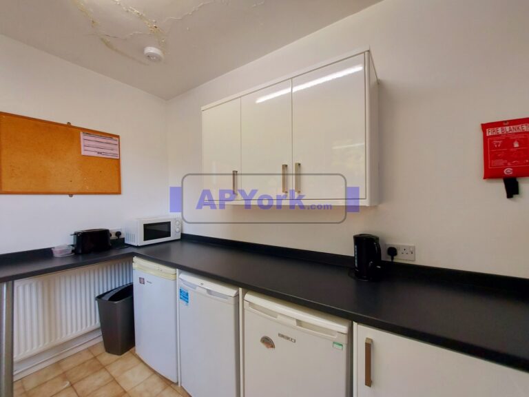 hull rd 494 06 768x576